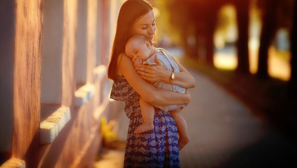 HUG MOM LOVE