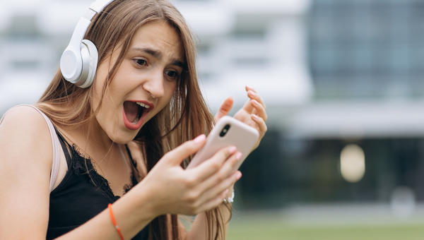 TEENAGER, GIRL, SMARPHONE