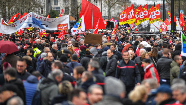 WEB2-RETRAITES-MANIFESTATION-AFP-000_1n48a9.jpg