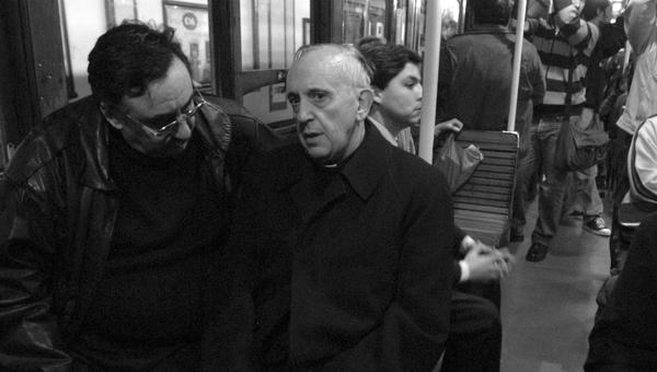PAPE FRANCIS METRO