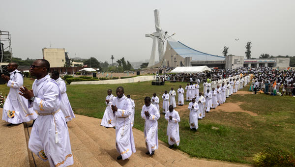 Les fidèles Ivoiriens ont participé à une messe pour la paix à Abidjan, le 15 février 2020.