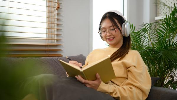 teenager- reading