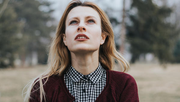 BLONDE WOMAN,