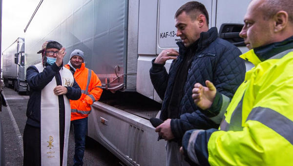 POMOC POLAKÓW DLA KIEROWCÓW NA LOTNISKU MANSTON