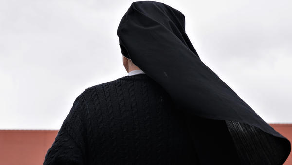 NUN,
