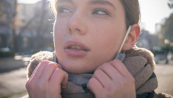 WOMAN