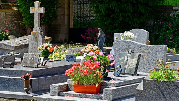 cimetière en France, tombes