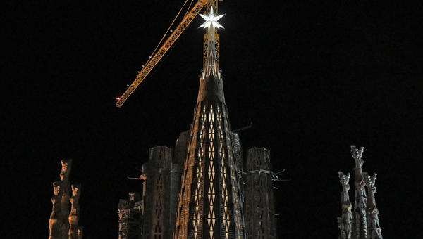 WEB2-sagrada familia-AFP-000_9UA4YJ.jpg