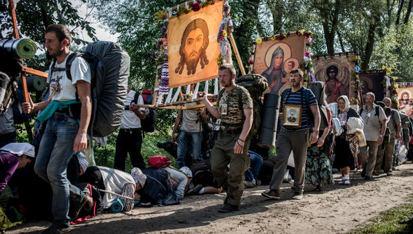CROSS-PROCESSION-POCHAEV-LAVRA-AFP