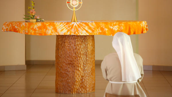 Poor-Clare-sisters-Adoration-of-the-Blessed-Sacrament.-Godong