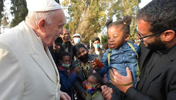 Pope-Francis-visit-to-the-John-XXIII-Peace-Lab-voluntary-organisation