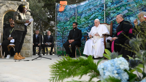 Pope-Francis-visit-to-the-John-XXIII-Peace-Lab-voluntary-organisation