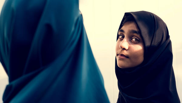 RAGAZZA, PAKISTAN, VELO