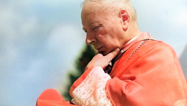 zamyślony kardynał Stefan Wyszyński