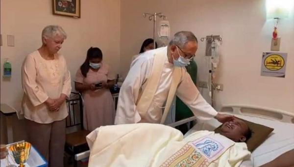 Khamsan Mim Khountichak, seminarista com câncer terminal, é ordenado no hospital