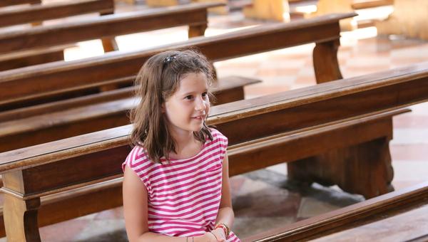 niña rezando