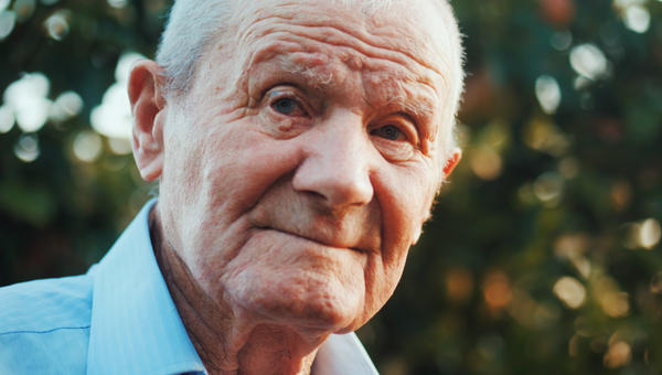 UOMO ANZIANO,