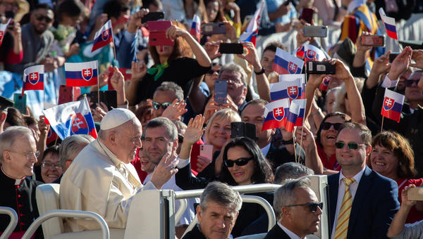 Pope-Francis-general-audience-Antoine-Mekry-ALETEIA