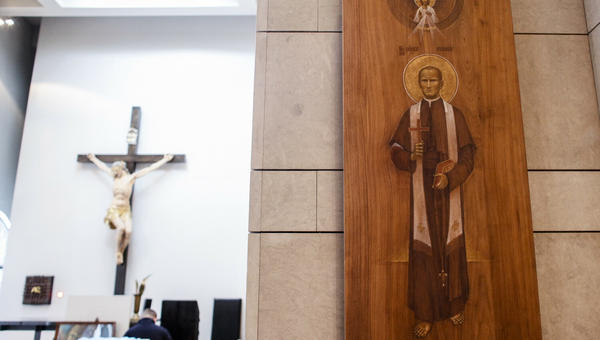 Kapliczka z ikoną ks. Józefa Stanka autorstwa Mateusza Środonia w Muzeum Powstania Warszawskiego