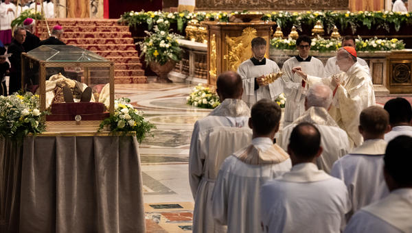 Pope-Francis-celebrates-a-Holy-Mass-to-the-60th-anniversary-of-the-beginning-of-the-second-Vatican-Ecumencial-Council-Antoine-Mekary-ALETEIA