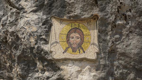 Mandylion na ścianie skalnej - Monaster Ostrog (dolny)