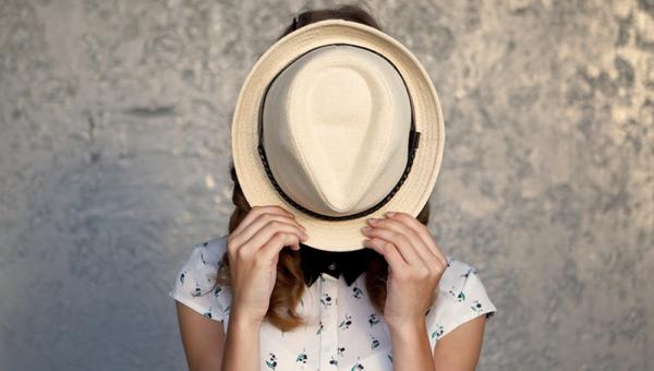 Young girl with hat