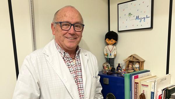 Alejandro Martín Carrero, médico especialista en Medicina Familiar y Comunitaria, doctor en Farmacodependencias
