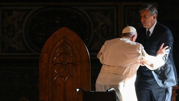 Papież Franciszek na wózku inwalidzkim