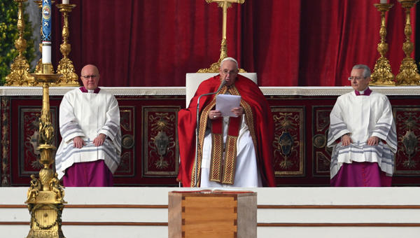 FUNERALS-BENOIT-XVI-POPE-FRANCIS-AFP-000_336J3F6.jpg