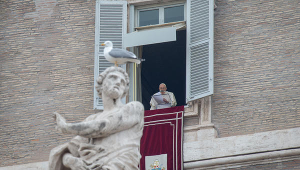 Pope-Francis-Angelus-prayer-at-St.-Peters-square-Jan-06-2023
