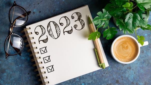 New year resolutions 2023 on desk