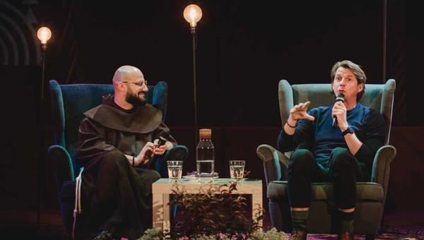 Ojciec Bartymeusz Kędzior wraz z Małgorzatą Kożuchowską podczas Festiwalu Kultury Chrześcijańskiej w Leżajsku