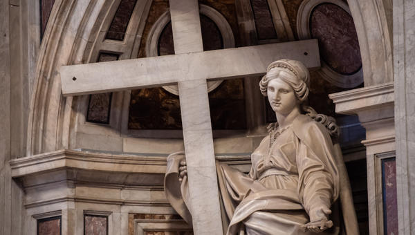 St-Helena-displays-the-True-Cross-she-discovered-in-Jerusalem