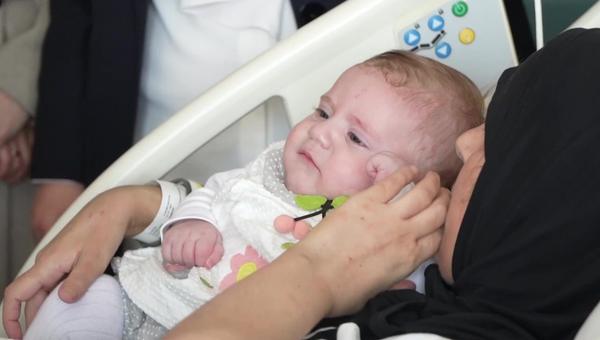 Dziecko ocalone po trzęsieniu ziemi spotkało się z matką