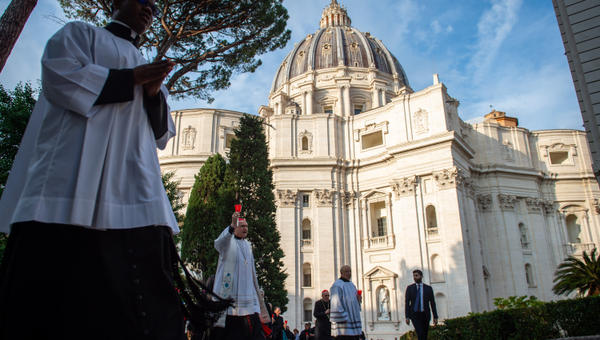 Holy Rosary and torchlight procession presided over by Card. Mauro Gambetti