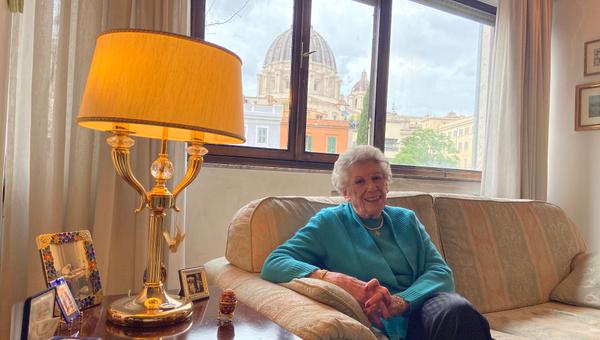 Joan Lewis, a veteran Vatican journalist in he home