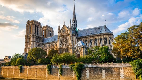 Katedra Notre-Dame w Paryżu na zdjęciu sprzed pożaru