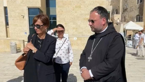 Ojciec Nicodemus Schnabel został poproszony o zasłonięcie krzyża przy Ścianie Płaczu w Jerozolimie