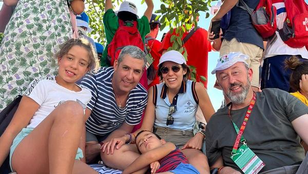 Familia peregrinos a JMJ de Lisboa