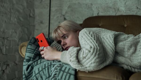"Nigdy więcej samotności". 2/3 młodych odczuwa samotność