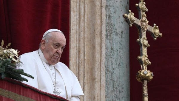 BENEDICTION-URBI-ET-ORBI-POPE-AFP-000_348X977