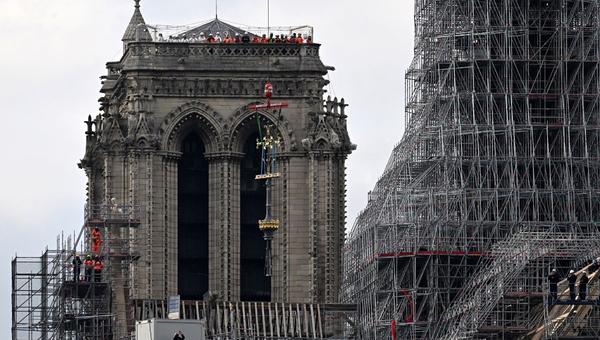 Notre-Dame de Paris, croix, flèche, reconstruction, chantier