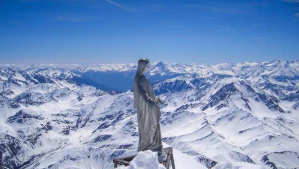 Figury Matki Bożej na górskich szczytach we Francji