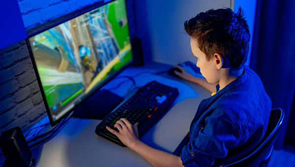 boy-child-game-online-computer-