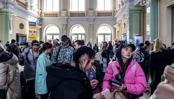 Ukrainians flee into Poland from Russian invasion