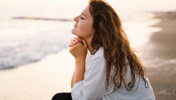 woman-pray-