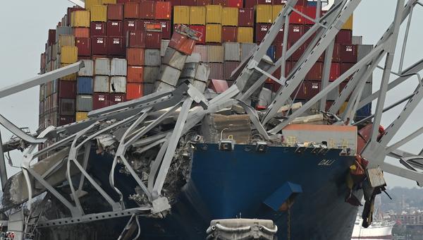 Container ship with bridge damage in Baltimore
