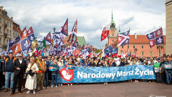 Baner Narodowego Marszu Życia