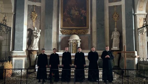 French Seminarians sing "Media Vita"