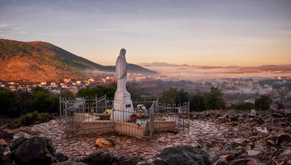 Pilgrims-in-Medjugorje-Statue-of-Virgin-Mary